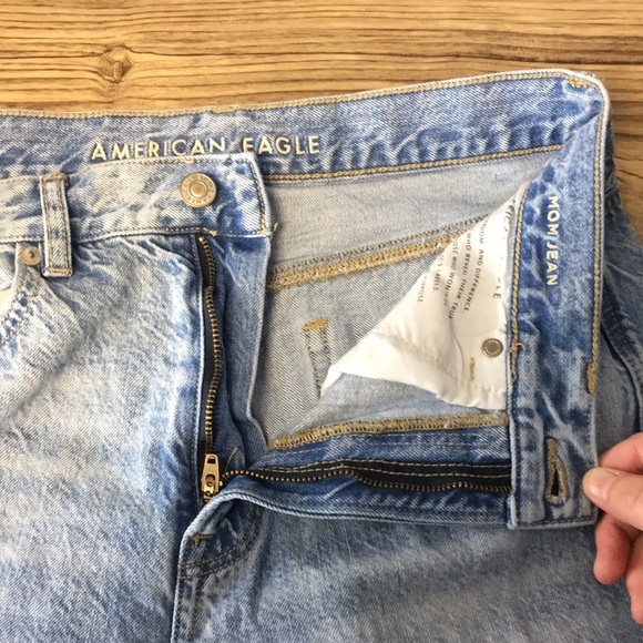 American Eagle Mom Jeans Womens 6 Light‎ Distressed Cotton Denim Blown Knees - Picture 9 of 14